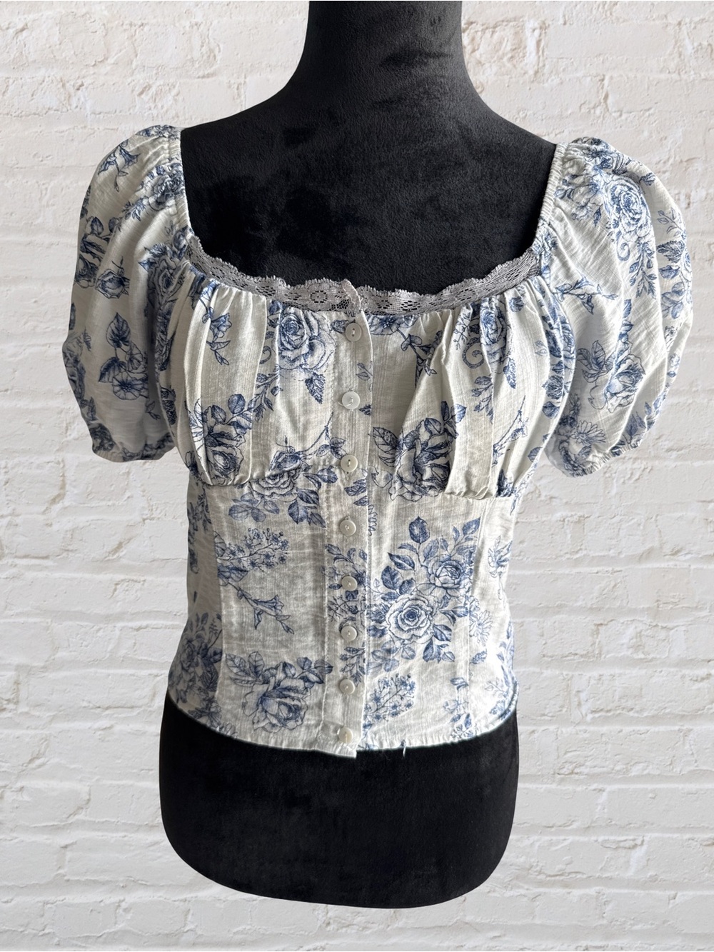 Blue Floral Puff- short Sleeve Button-Front Women’s Blouse